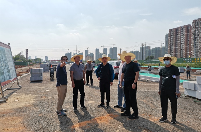 南昌市政公用集團(tuán)萬義輝蒞臨廣州路東延工程項目檢查指導(dǎo)6911.jpg