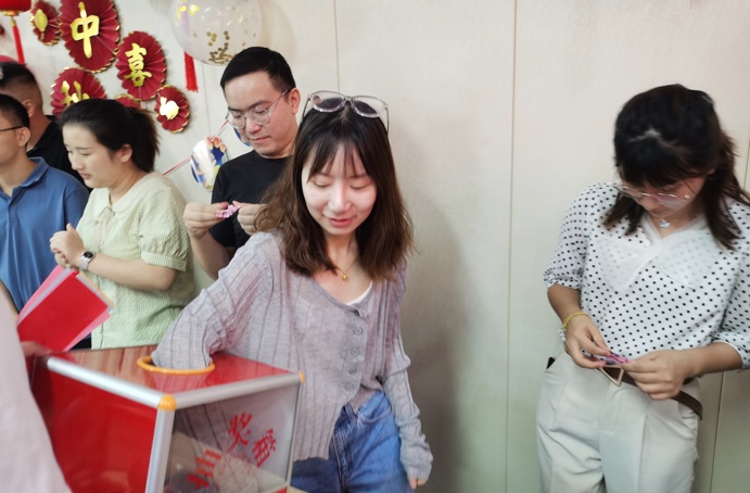 共青團(tuán)南昌市政建設(shè)集團(tuán)有限公司委員會(huì)舉辦了“承傳統(tǒng)文化，享團(tuán)圓美滿(mǎn)”中秋主題活動(dòng)6913.jpg