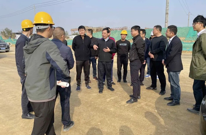 市政公用集團(tuán)萬義輝深入朱橋東路綜合管廊及基礎(chǔ)設(shè)施建設(shè)工程、昌東三路道路建設(shè)工程檢查指導(dǎo)