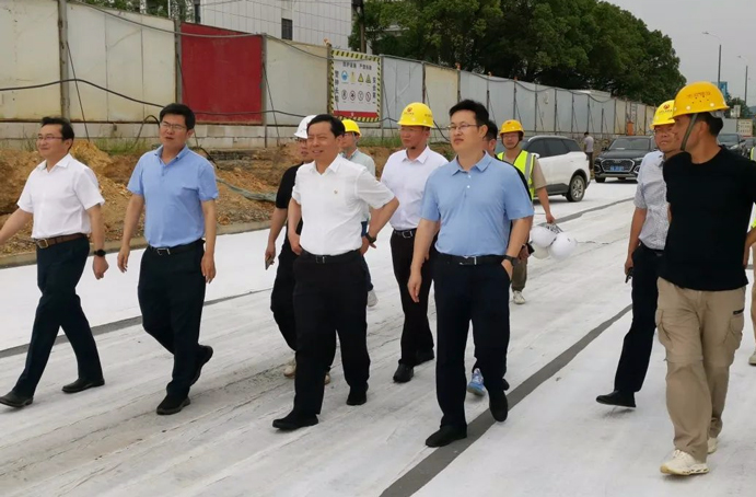 市政公用集團黨委副書記總經(jīng)理萬義輝到S49楓生快速路北段提升改造工程調研